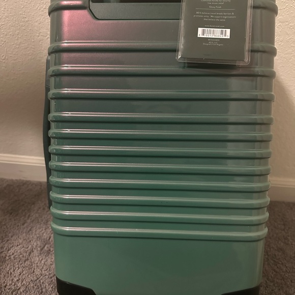 BÉIS Small Carry On in Wicked Green - Picture 6 of 6